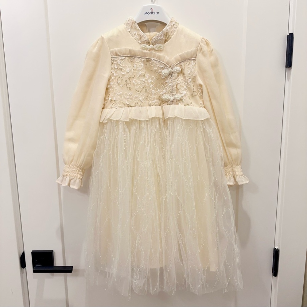 Elegant and vintage-inspired Chinese-style dress
